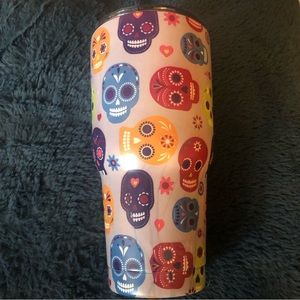 Yeti 30 oz tumbler sugar skulls